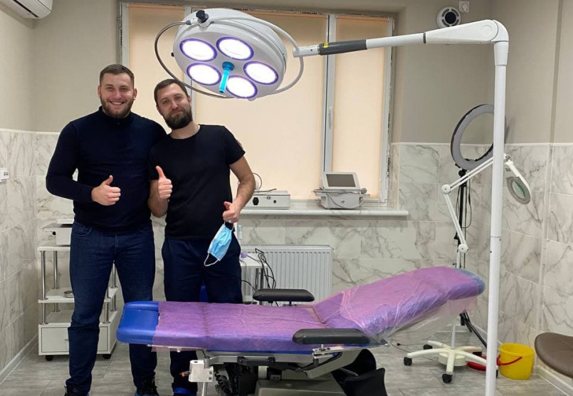 Встановлення операційного світильника у дерматологічну клініку міста Харків.